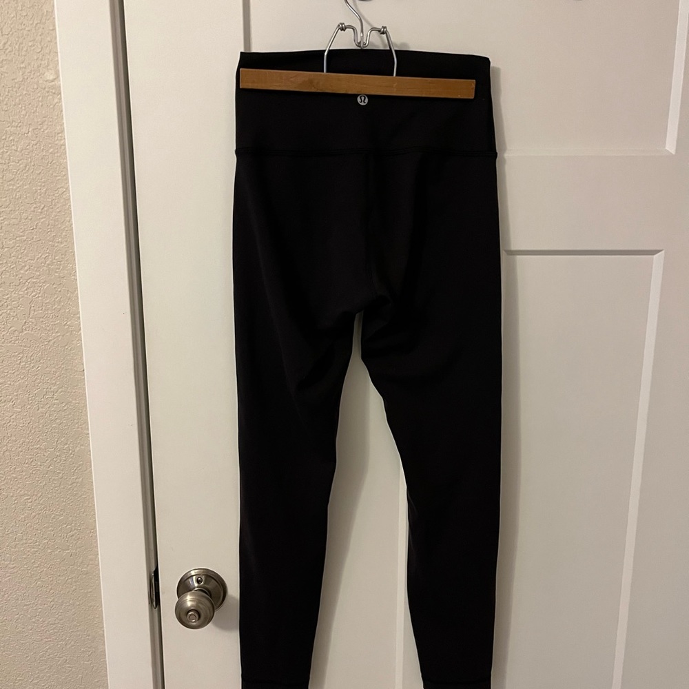 Lululemon Wunder train high rise leggings. Hardly worn! Size 4, 26’ inseam 🖤🤍